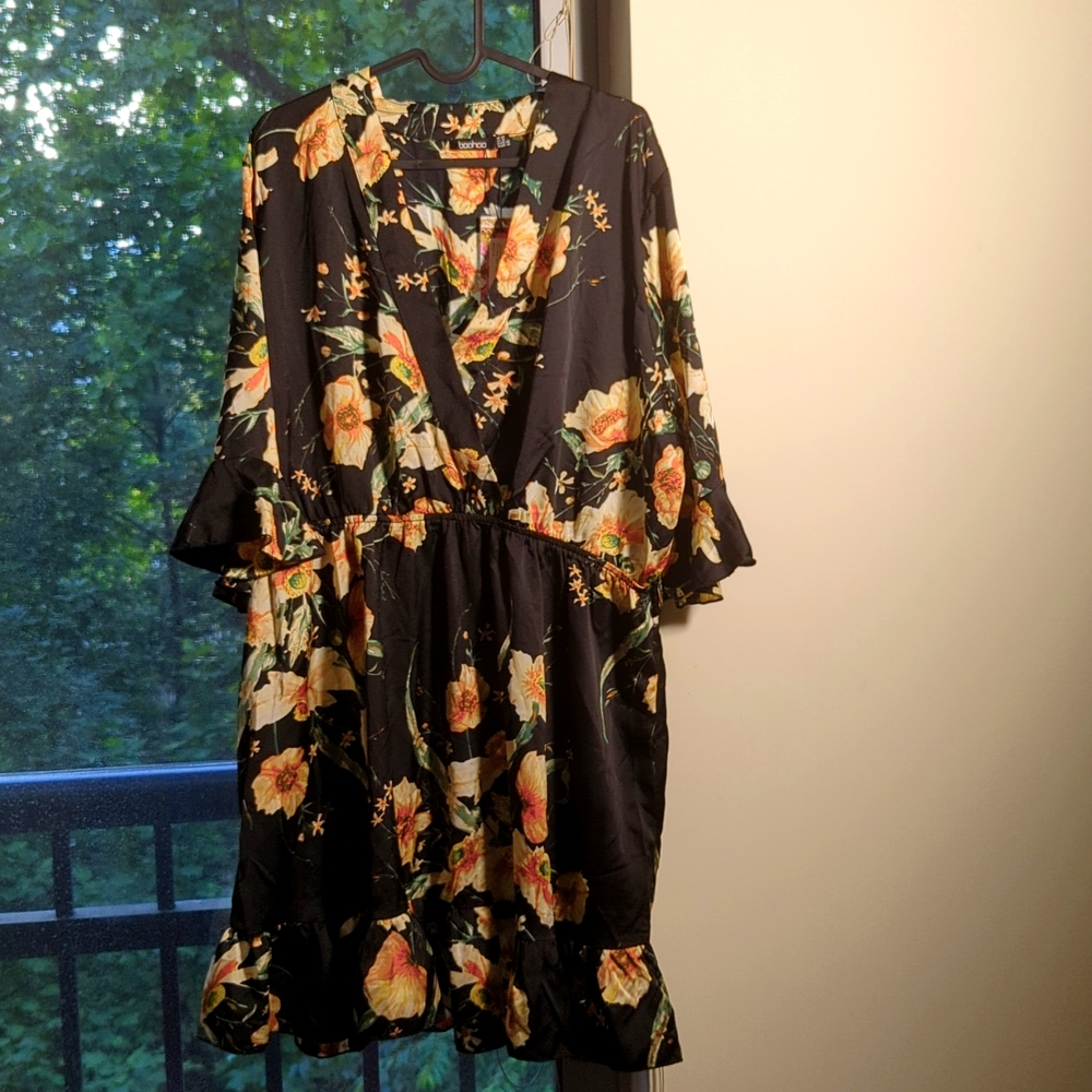 Plus  Floral Satin Skater dress, Black, Size 20